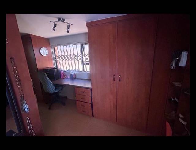 3 BEDROOM FREEHOLD FOR SALE IN LINMEYER